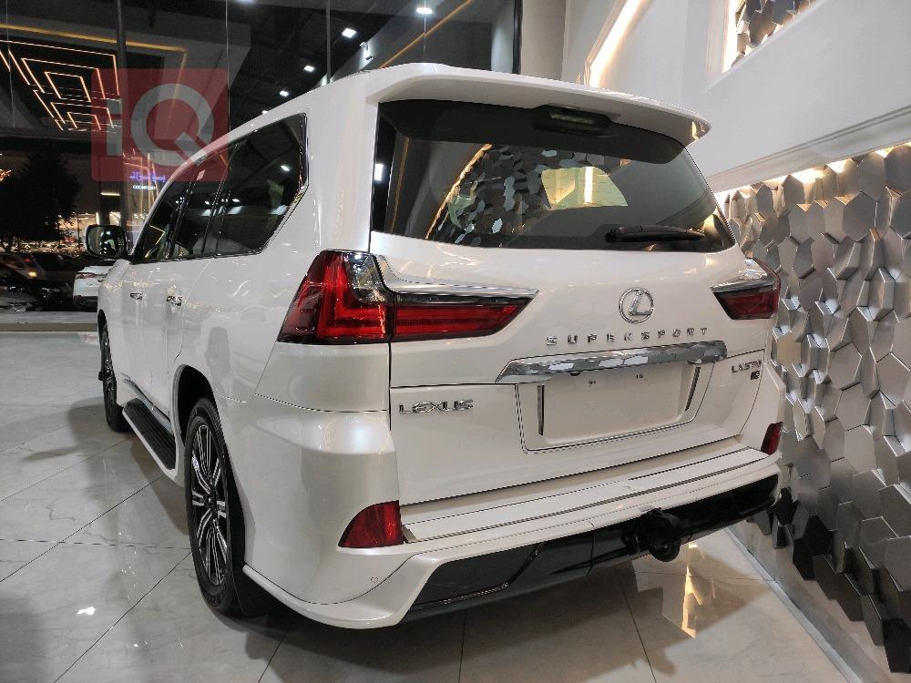 Lexus LX